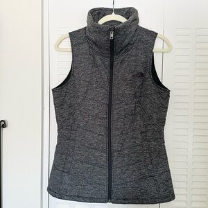 The North Face Heather Gray White Performance Quilted Puffer Vest, NWOT, Size M